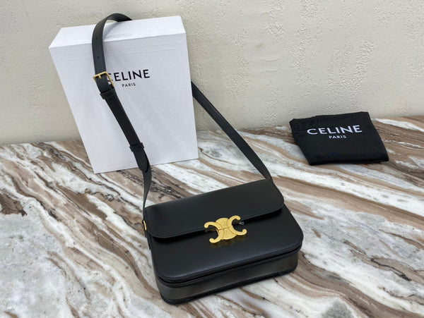 CLASSIQUE TRIOMPHE 22 BLACK CALFSKIN GOLD HARDWARE