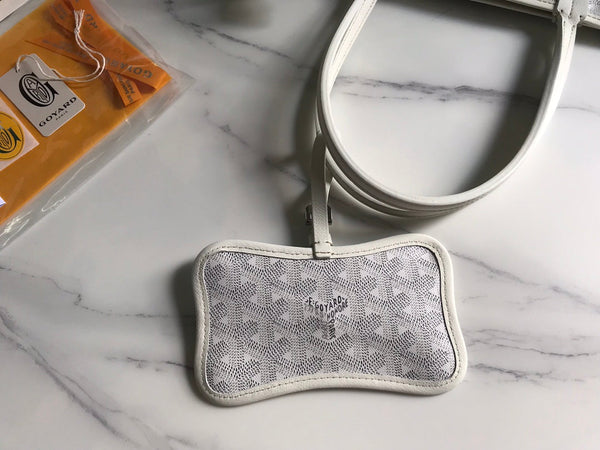 CHIEN GRIS BAG 33 IN WHITE GOYARDINE CANVAS AND TAN CALFSKIN TRIM