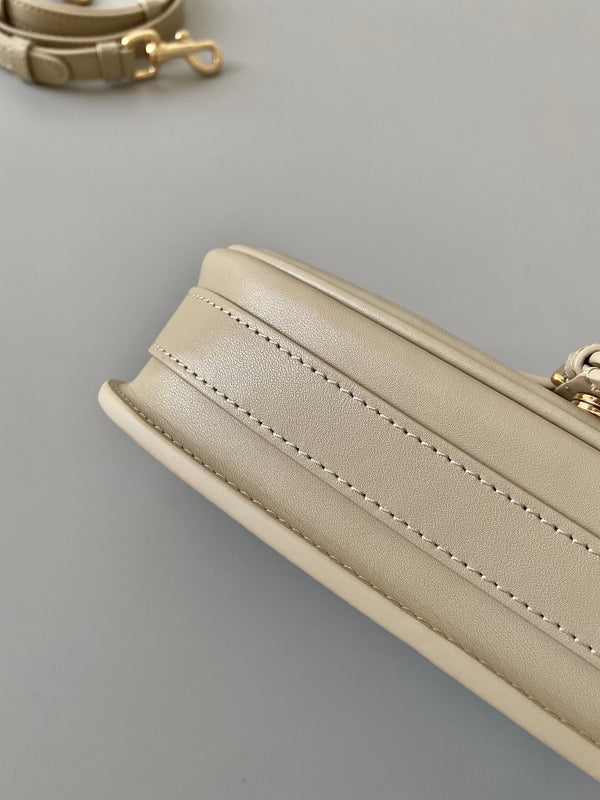 medio cd east west 22cm pelle di vitello beige ghw