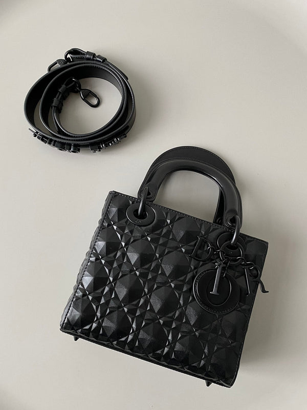 SMALL LADY 20 TUTTA NERA IN PELLE DI AGNELLO CON MOTIVO A DIAMANTE