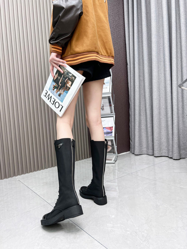 LACE-UP KNEE BOOTS IN BLACK DENIM AND SHEEPSKIN LINING