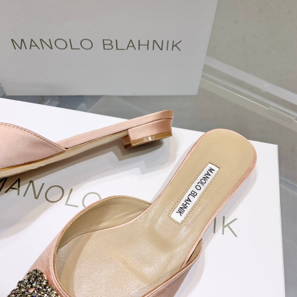 Manolo Buckle Flast Mules Light Pink Silk 327514