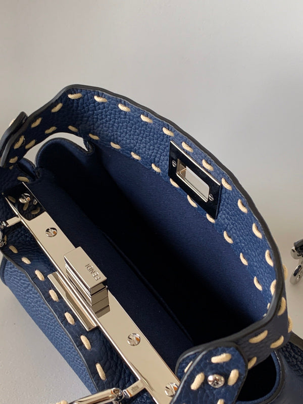 Sac Peekaboo Mini Selleria 23 cm en cuir bleu avec surpiqûres sellier ton sur ton