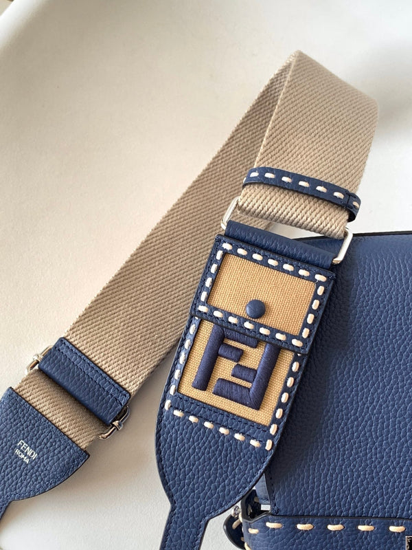 Sac Peekaboo Mini Selleria 23 cm en cuir bleu avec surpiqûres sellier ton sur ton