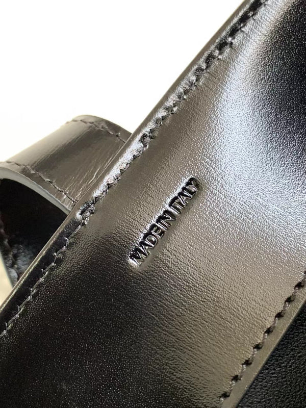 BUCKET TRIOMPHE 25 BLACK CALFSKIN BAG