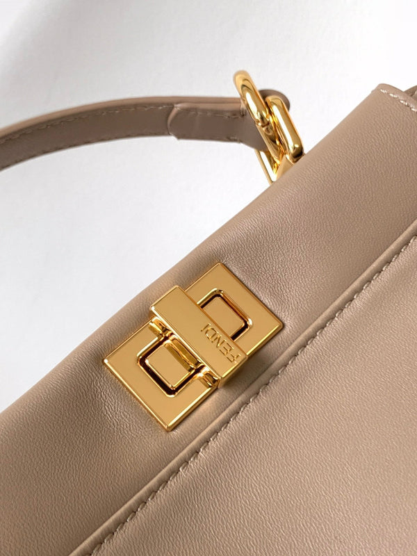 Borsa Peekaboo Mini da 23 cm in pelle di agnello marrone chiaro con finiture dorate
