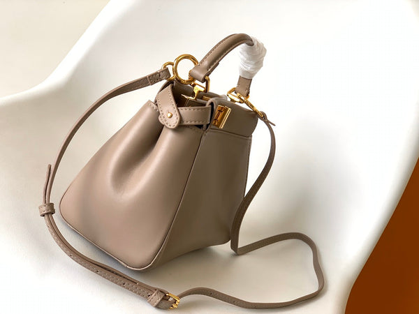 Borsa Peekaboo Mini da 23 cm in pelle di agnello marrone chiaro con finiture dorate