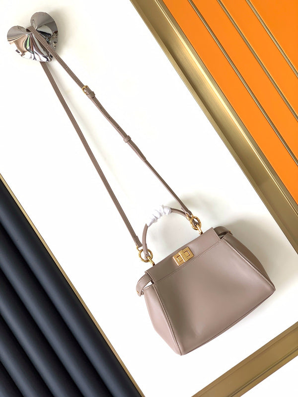 Borsa Peekaboo Mini da 23 cm in pelle di agnello marrone chiaro con finiture dorate