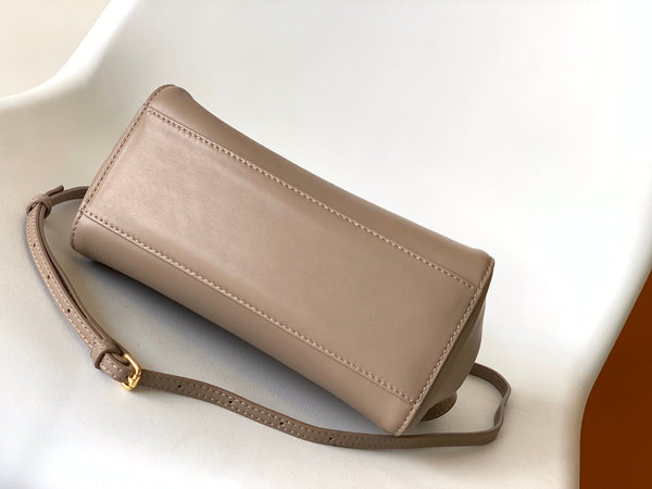 Borsa Peekaboo Mini da 23 cm in pelle di agnello marrone chiaro con finiture dorate