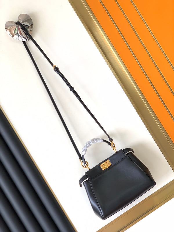 Borsa Peekaboo Mini da 23 cm in pelle di agnello nera con finiture dorate