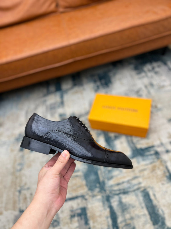 LV LACE-UP SHOES IN BLACK CALFSKIN