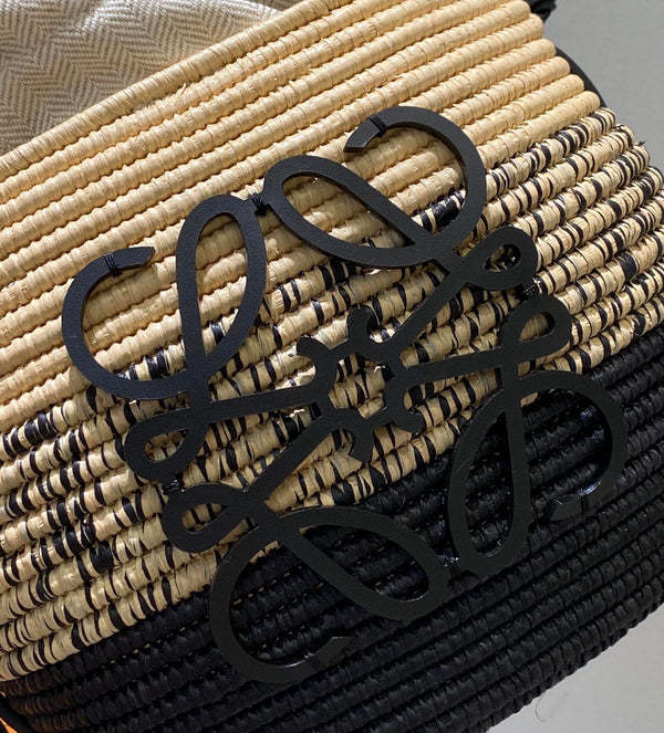 LOE 18 ANAGRAM BASKET BAG IN BLACK AND NATURAL RAFFIA