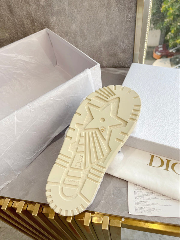 CD 25 Flat Slippers White Black Wool 395565