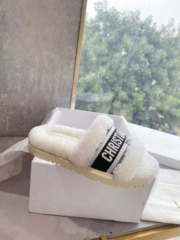 CD 25 Flat Slippers White Black Wool 395565