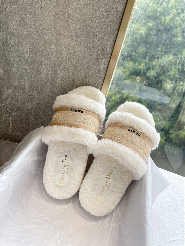 CD 25 Flat Slippers White Beige Wool 395567