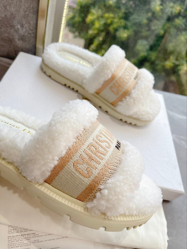 CD 25 Flat Slippers White Beige Wool 395567