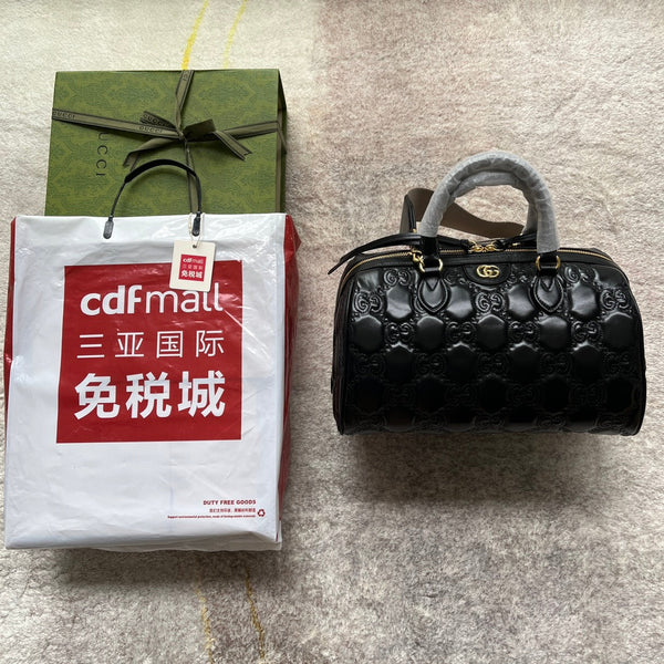 BORSA A MANO MATELASSÉ 31 IN PELLE DI VITELLO GOFFRATA NERA E FERRAMENTA ORO