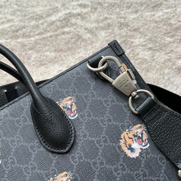 BORSA TOTE MEDIA CON STAMPA TIGRE 38 IN TELA NERA E FINITURE IN PELLE