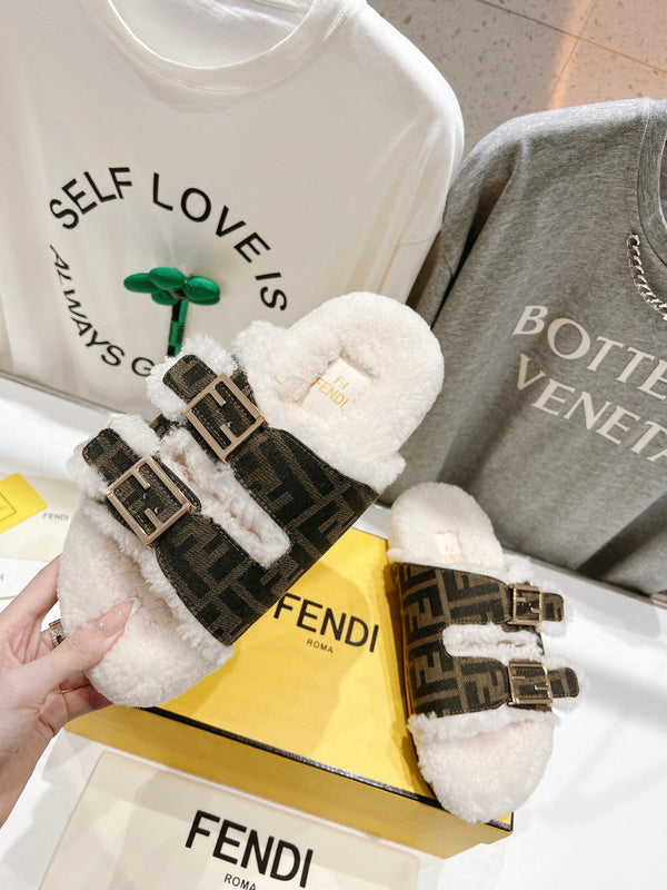 FENDI DAD SANDAL MULE IN BROWN MONOGRAM FF CANVAS WITH WHITE FLEECE