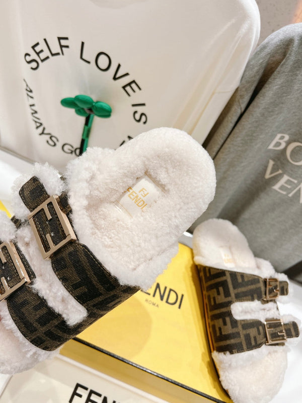 FENDI DAD SANDAL MULE IN BROWN MONOGRAM FF CANVAS WITH WHITE FLEECE