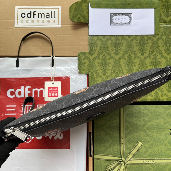 POCHETTE CON STAMPA TIGRE 30 IN TELA MONOGRAMMA NERA