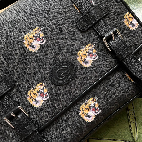 BORSA A MESSAGGIO CON STAMPA TIGRE 28 IN TELA NERA E FINITURE IN PELLE