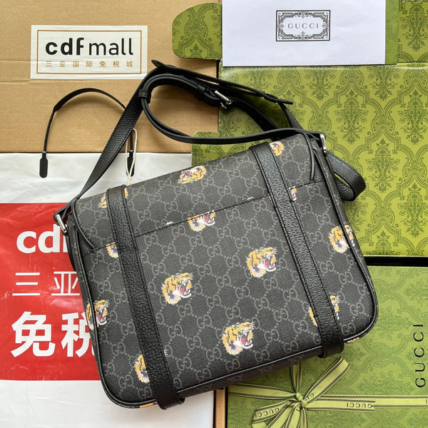 BORSA A MESSAGGIO CON STAMPA TIGRE 28 IN TELA NERA E FINITURE IN PELLE