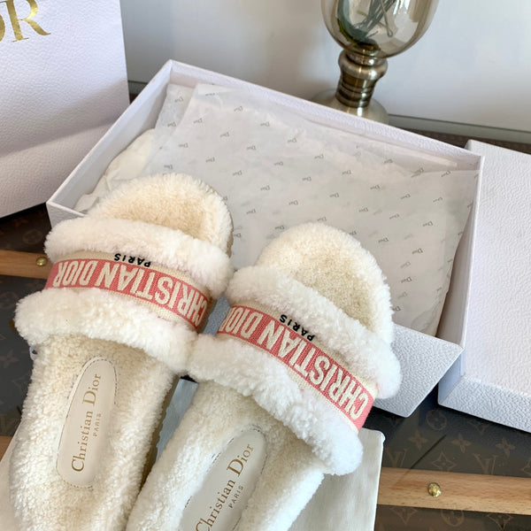 CD Dway Slide Pink White Fleece Lining And Canvas Fabric