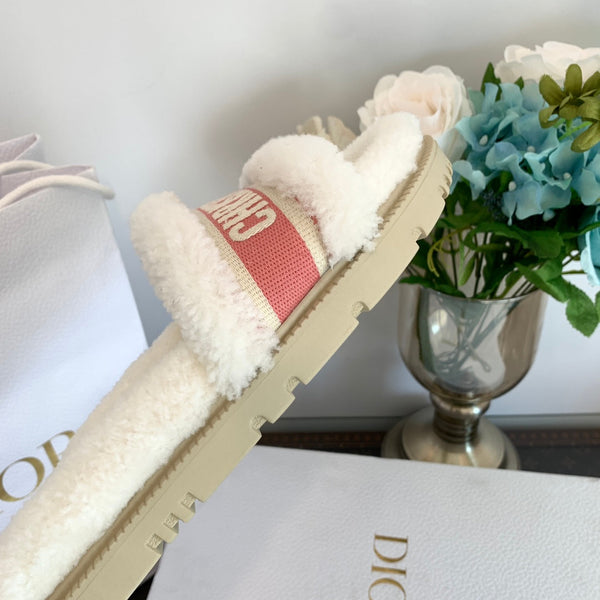 CD Dway Slide Pink White Fleece Lining And Canvas Fabric