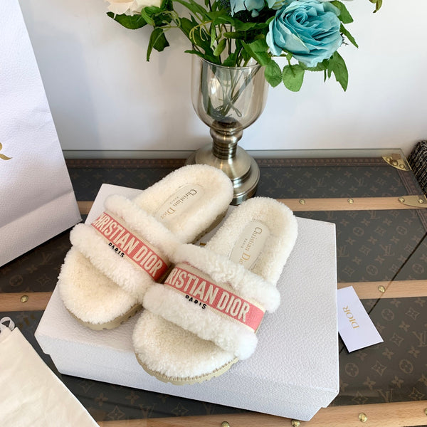 CD Dway Slide Pink White Fleece Lining And Canvas Fabric