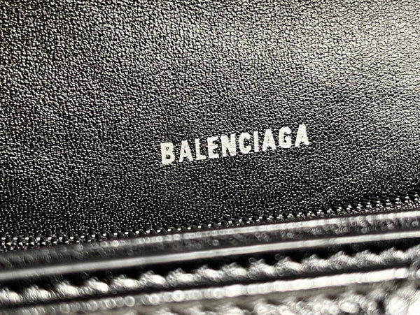 CRUSH MEDIUM CHAIN BAG 31 IN BLACK QUILTED CRUSHED CALFSKIN BLACK HARDWARE