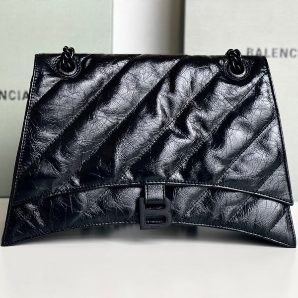 BORSA A CATENA CRUSH MEDIA 31 IN PELLE DI VITELLO SCHIACCIATA TRAPUNTATA NERA, FERRAMENTA NERA