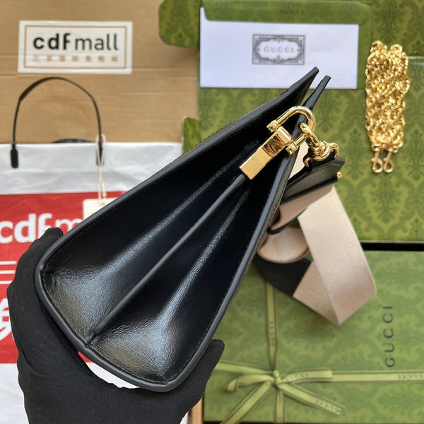 BORSA A TRACOLLA MATELASSÉ 32 IN PELLE DI VITELLO GOFFRATA NERA E FERRAMENTA ORO