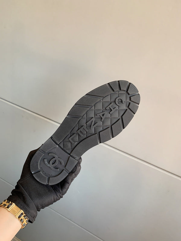 CC Front-Strap Ankle Boots 35mm Black Sheeepskin 464551