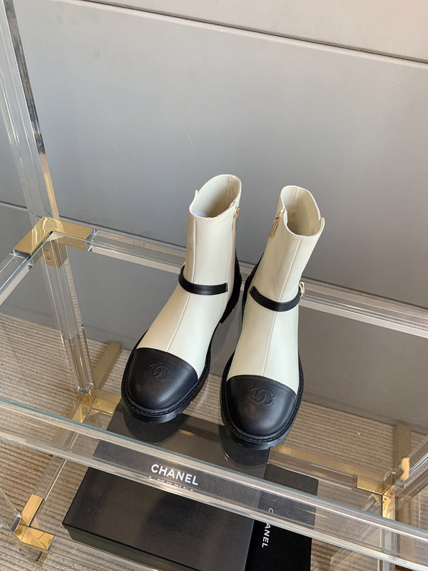 CC Front-Strap Ankle Boots 35mm Black White Sheeepskin 464553