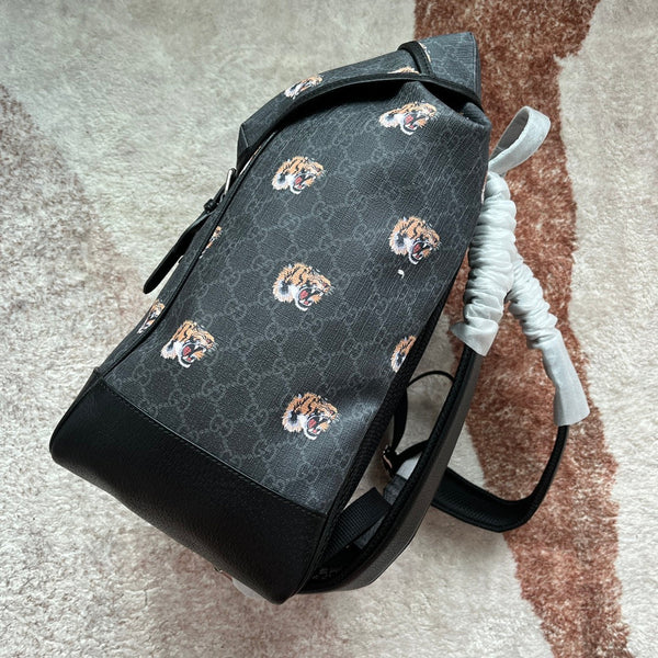ZAINO MEDIO STAMPA TIGRE 43 IN TELA NERA E FINITURE IN PELLE