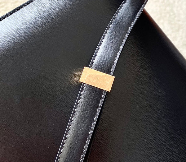 CELINE MEDIUM CLASSIQUE BAG 24CM BLACK CALFSKIN