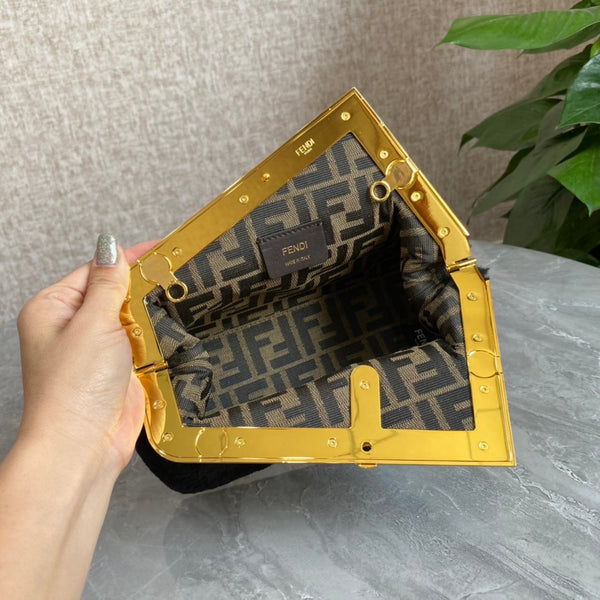 FENDI FIRST MINI 26 BAG IN LANA NERA CON FERRAMENTA ORO