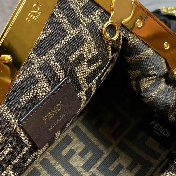 FENDI FIRST MINI 26 BAG IN LANA NERA CON FERRAMENTA ORO