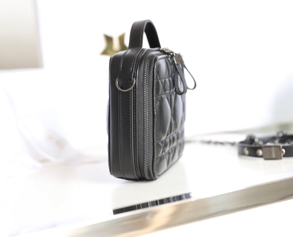 BORSA CARO BOX 19 IN PELLE DI VITELLO NERA