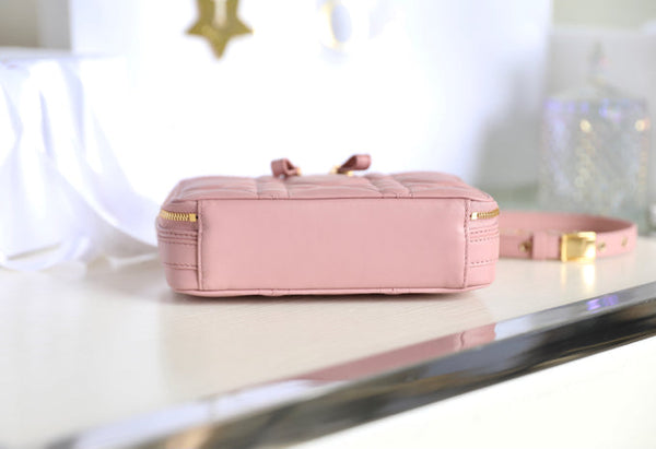 BORSA CARO BOX 19 IN PELLE DI VITELLO ROSA CHIARO