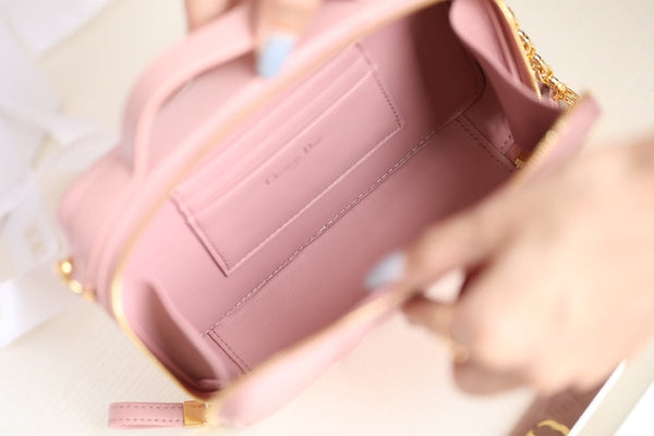 BORSA CARO BOX 19 IN PELLE DI VITELLO ROSA CHIARO