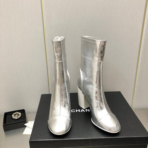 HIGH HEEL ANKLE BOOTS IN SILVER CALFSKIN