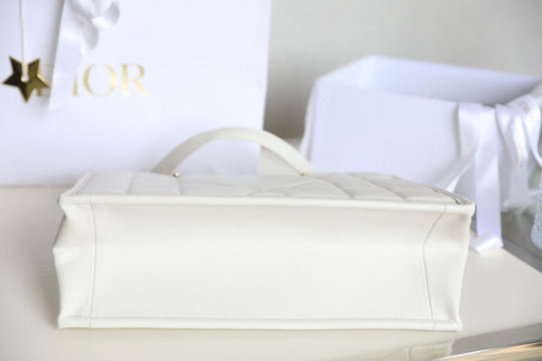 MEDIUM TOTE BOOK 26 BAG IN WHITE CALFSKIN