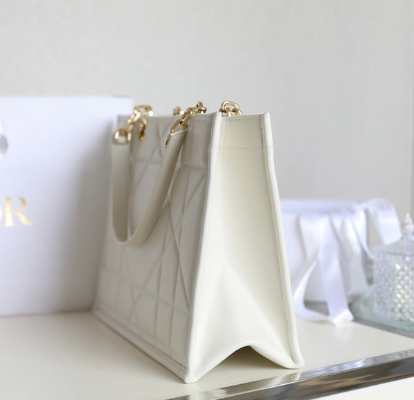 MEDIUM TOTE BOOK 26 BAG IN WHITE CALFSKIN