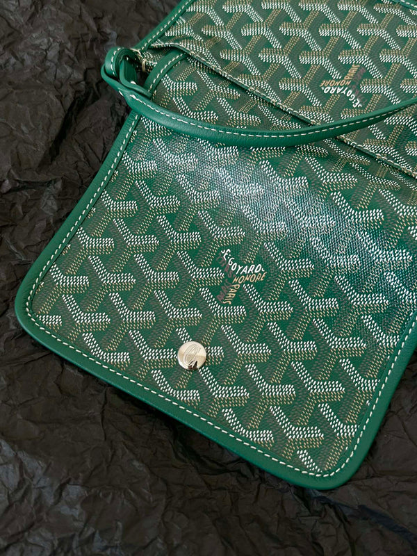 PORTAFOGLIO PLUMET POCKET 20 IN TELA GOYARDINE VERDE E PROFILI IN AGNELLO