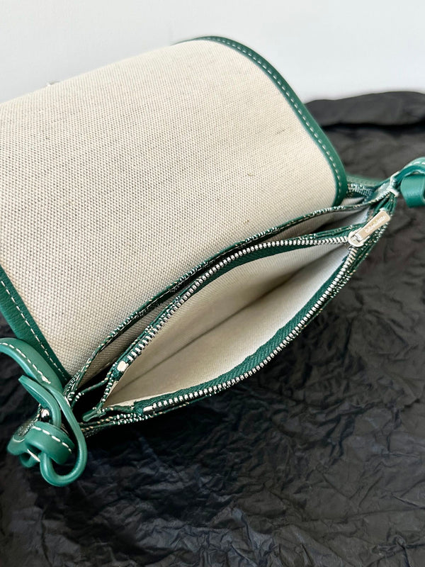 PORTAFOGLIO PLUMET POCKET 20 IN TELA GOYARDINE VERDE E PROFILI IN AGNELLO