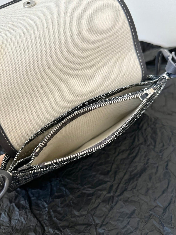 PORTAFOGLIO PLUMET POCKET 20 IN TELA GOYARDINE GRIGIA NERA E FINITURE IN PELLE DI AGNELLO