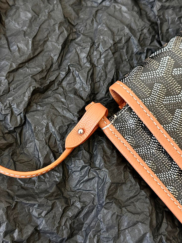 PORTAFOGLIO PLUMET POCKET 20 IN TELA GOYARDINE NERA E PROFILI IN AGNELLO MARRONE CHIARO