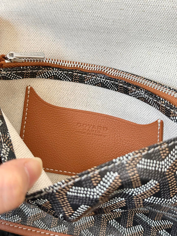 PORTAFOGLIO PLUMET POCKET 20 IN TELA GOYARDINE NERA E PROFILI IN AGNELLO MARRONE CHIARO